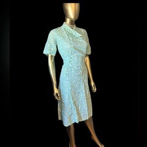 Vintage 50s 60s White & Blue Floral Housecoat Size Large
